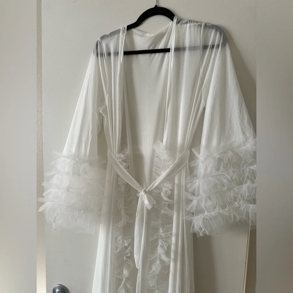 Elegant White Sheer Robe - Picture 2 of 3